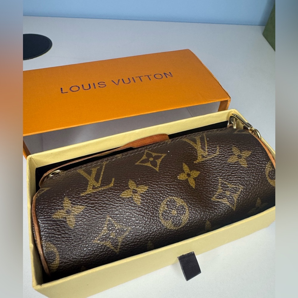 Louis Vuitton Monogram Trousse Ronde’ Pouch - Picture 4 of 14